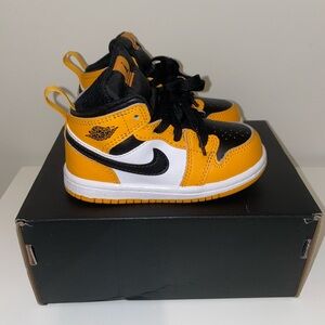 Jordan 1 Mid toddler size 7